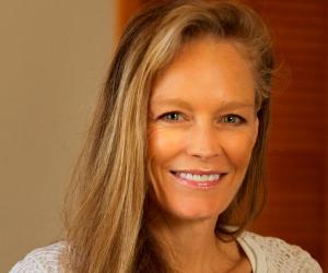 Suzy Amis