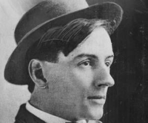 Tom Thomson Biography