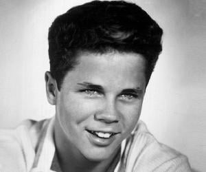 Tony Dow Biography – Facts, Childhood, Family Life ...