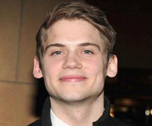 Tony Oller Biography