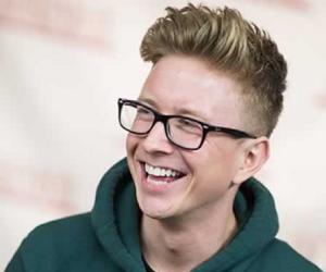 Tyler Oakley Biography