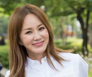 Uhm Jung-hwa Biography