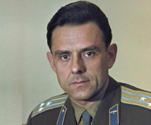 Vladimir Komarov Biography