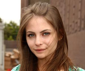 Willa Holland