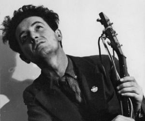 Woody Guthrie Biography