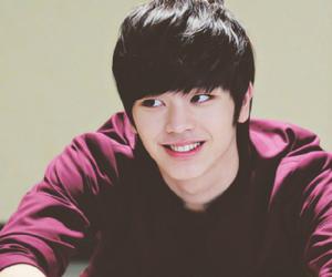 Yook Sung-jae Biography